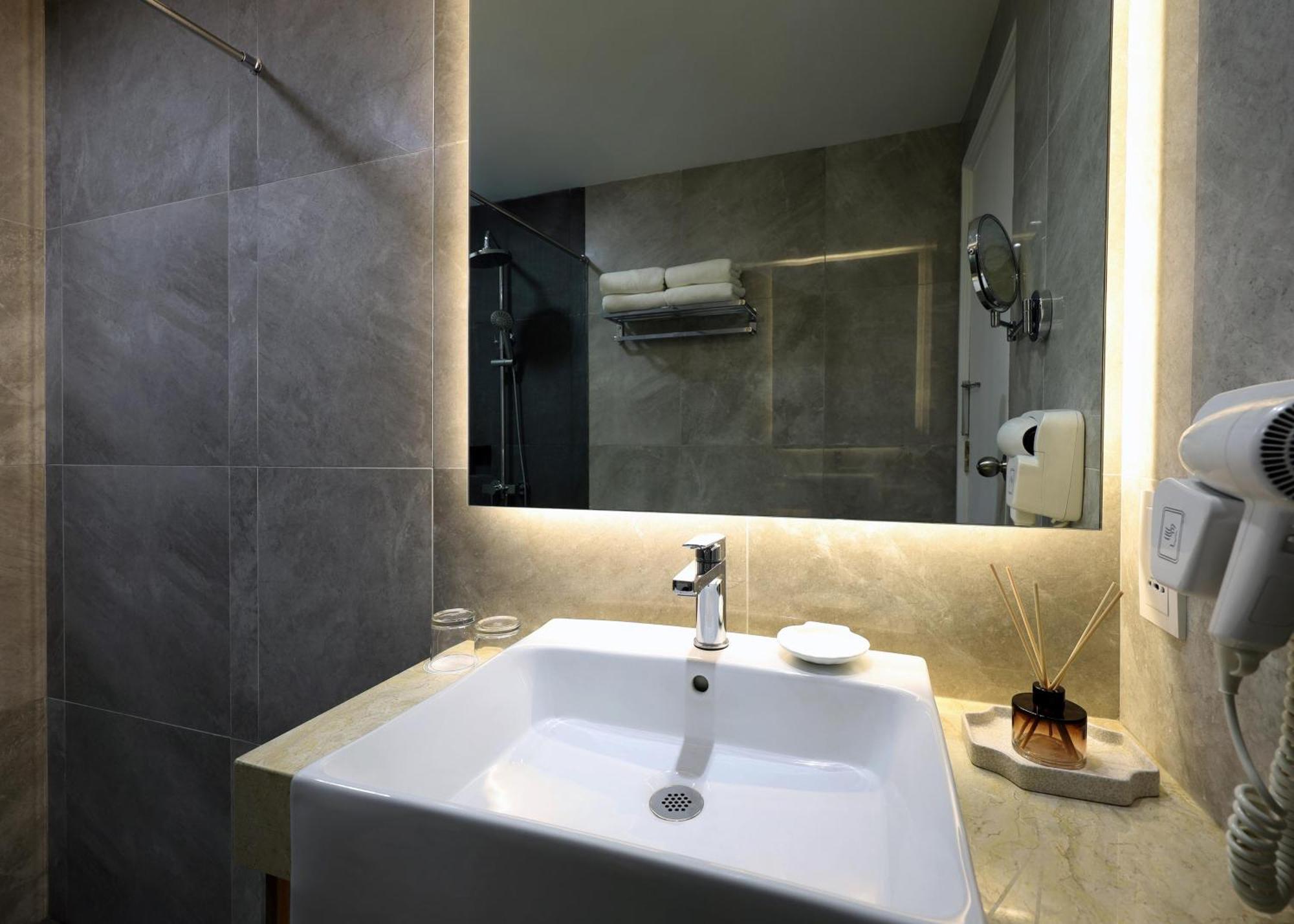 Berjaya Penang Hotel 4*